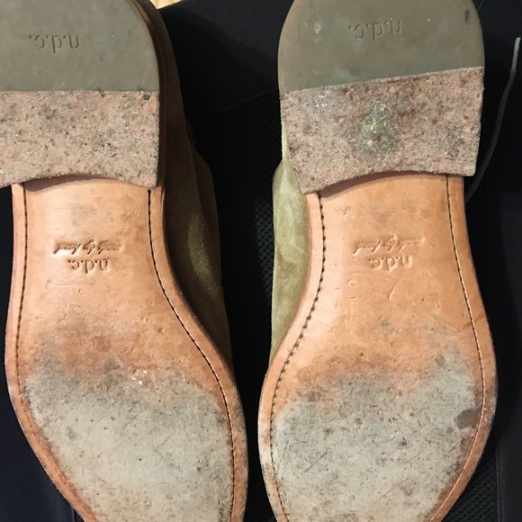 Men’s suede oxfords, lightly used. main image 4
